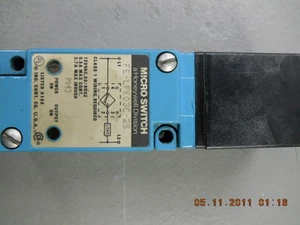 MICRO SWITCH FE-LPK03C-2S PROXIMITY SWITCH - Bild 1 von 3