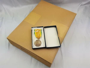 40 Original US Orden Vietnam Service Medal mit Ribbon in Schachtel von 1969/70 - Picture 1 of 7