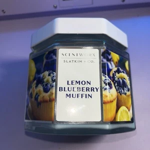 ScentWorx by Slatkin & Co. LEMON BLUEBERRY MUFFIN 3-Wick Candle Glass Jar & Lid - Picture 1 of 7