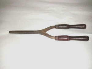 ANTIKES WERKZEUG HAAR LOCKENSTAB 1 ZOLL DAMEN SCHNURRBART PUPPEN ROTE HOLZGRIFFE 9-1/4 ZOLL - Bild 1 von 9