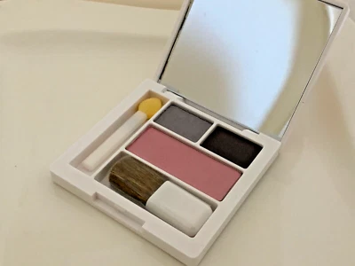 Clinique Eyeshadow Palette CX Grey Matters, Iced Lotus Blush, Jeans and Heels - Image 1 of 3