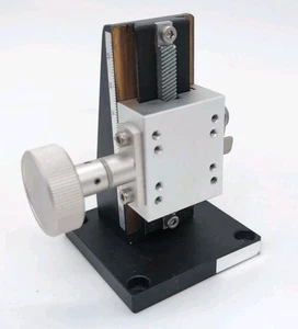 Edmund Optics Dovetail Rack Pinion Stage Travel 2 1/8" Stage 1 1/2" x 1 5/16" - Picture 1 of 5