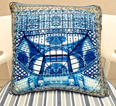 Funda de cojín cuadrada Camilla PVP $199 Foto 1 de 4