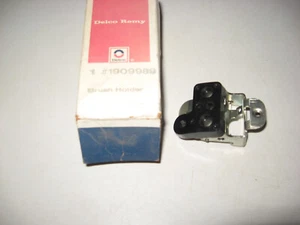 Soporte para cepillo generador, Delco Remy # 1909989 - Imagen 1 de 2