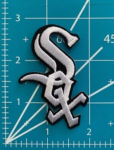 Chicago White Sox Trikot Bügelbild Patch weißer Buchstabe Logo - 2,25" x 1,75" - Bild 1 von 2