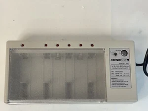 Cargador de batería eléctrico Chicago para baterías Ni-Cd/Ni-Mh. AAA AA C y 9 voltios - Imagen 1 de 3