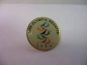 Pin de regata olímpica 1996 raro IYRU tema de vela yate - Imagen 1 de 5