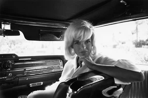 Jane Mansfield Inside a 1965 Pontiac Bonneville 8 x 10 Photograph - Picture 1 of 1