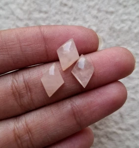 3 Pezzi Cabochon Rombo di Quarzo Rosa Naturale 8x12mm AMJ390 - Foto 1 di 4