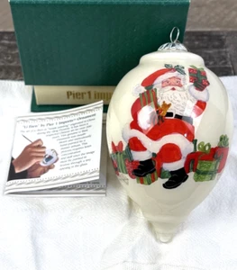 Hermoso adorno de Papá Noel de vidrio con caja Pier 1 Importaciones HO192 - Imagen 1 de 8