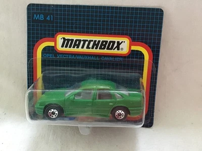 MATCHBOX Mb-41 OPEL VECTRA / VAUXHALL CAVALIER - RARE GREEN !!!! - ON CARD - Image 1 of 2