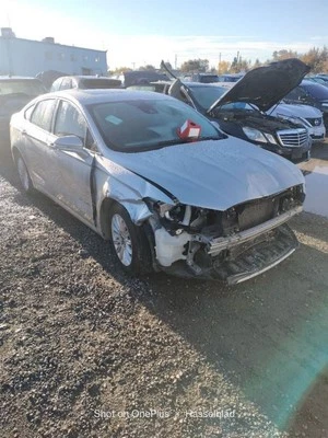 Convertidor de voltaje/módulo de control Ford Fusion 2013-2020 Foto 1 de 4