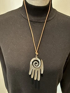 Großer Metall Hamsa Hand Anhänger an Lederband Halskette Boho - Bild 1 von 4