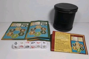 Juego de dados Catan Edición Deluxe con taza de dados, por Klaus Teuber Mayfair 3109 ¡Usado! - Imagen 1 de 7