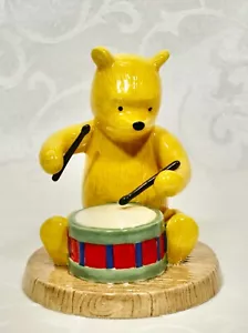 Royal Doulton, Winnie the Pooh, "RUM-TUM-TUM-WINNIE ON HIS DRUM""." - Imagen 1 de 9