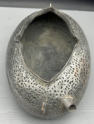 Um Qajar Cobre Estanhado Kashkul Dervix Tigela Forma de Barco Santo Inscrito Trabalho Aberto - Imagem 1 de 4