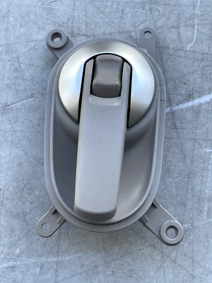 2005 Nissan Quest interior maçaneta da porta dianteira lado direito do passageiro - bege OEM - Imagem 1 de 4