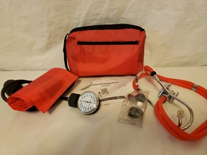 Blood Pressure Cuff and Stethoscope in Case Novamedic Professional Red Adult - Picture 1 of 5