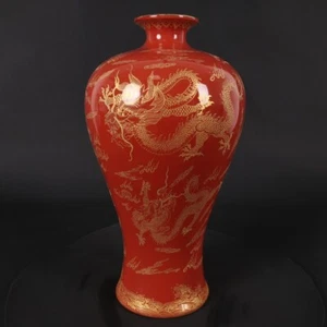 Red glazed plum vase with golden dragon pattern - Picture 1 of 9