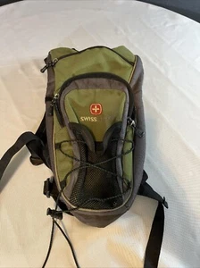 Swiss Gear Back Pack Hydration Pack Green/Gray ( Read Description) - Picture 1 of 7