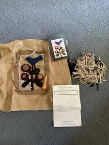 Hand Hooked Rug Hooking Kit Bird & Posy 5.5x8.5 Wall Hanging Partially Done - Picture 1 of 6