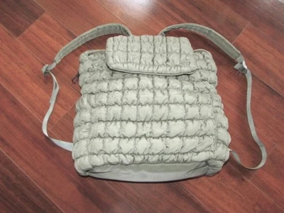 C&C CALIFORNIA ~ ¡Impecable! Mochila acolchada grande de nailon verde salvia Foto 1 de 4