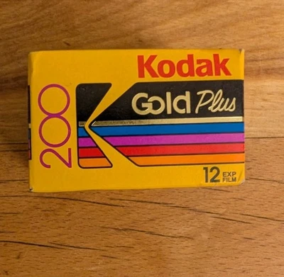 Kodak USA Gold 200 35mm Film 12 Exposures Expired 11/1994 NOS - Image 1 of 2