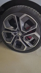 Skoda Octavia RS NX MK 4 Winterkompletträder 225/40 R19 Hankook Altair anthrazit - Bild 1 von 11