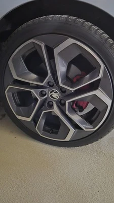 Skoda Octavia RS NX MK 4 Winterkompletträder 225/40 R19 Hankook Altair anthrazit - Bild 1 von 4