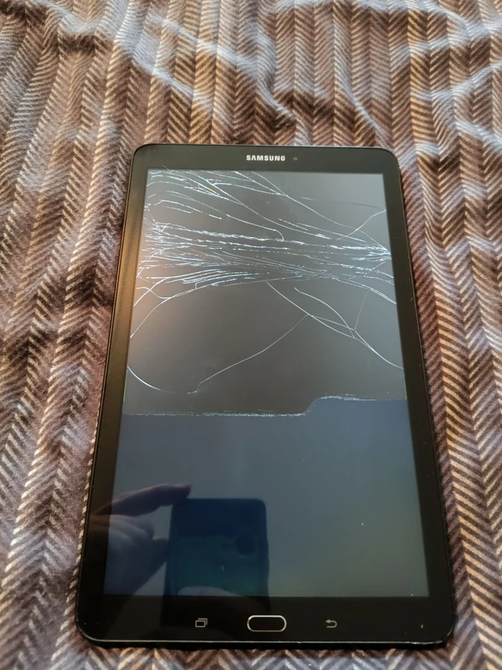 Samsung Galaxy Tab E SM-T560 1.5GB RAM 8 GB, Wi-Fi, 9.6 in - Black - Image 1 of 4