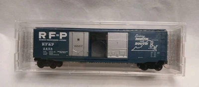 33020Richmond Fredricksburg & Potomac 2458 n-scale train 50' Box Car roofwalk - Image 1 of 4