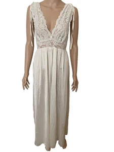 OLGA Ivory Vintage #92201 Lace Top Long Nightgown Size Medium - Excellent - Picture 1 of 5
