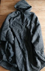 Carmago Alpaka Cape mit Kapuze Wickel grau vorne Knopf Long Pullover Peru One Size - Bild 1 von 7
