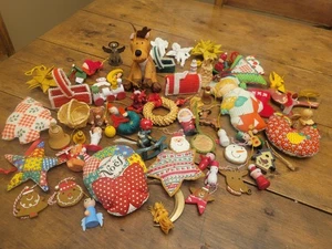 Vintage Weihnachtsschmuck Konvolut Handarbeit Mischgewebe Holz Plüsch Urlaub  - Bild 1 von 4