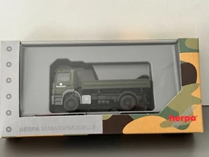 HERPA 1:87 MERCEDES AXOR ARMY GREEN - Picture 1 of 2