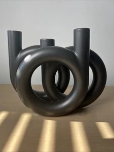 Vaso ceramica Ikebana modernista Toyo 3 anelli triplo tubo nero Giappone MCM bobina vintage - Foto 1 di 16