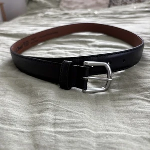 LL Bean Mens Black Leather Belt Sz 34 Silver Tone Buckle Made in USA - Picture 1 of 6