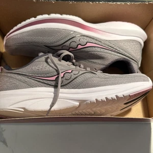 Neu Saucony Kinvara 13 graue Damen-Laufschuhe Legierung Quarz Größe 11 - Bild 1 von 5