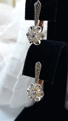 Elegantes Pendientes Chapados en Oro 14K (585) en Dos Tonos con Piedra Circón de Alto Grado Foto 1 de 4