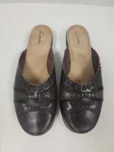 CLARKS Artisan Women's Brown Leather Slip-On Slipper Closed Toe Sandals 8M - Picture 1 of 8