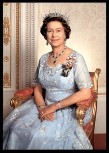 Postkarte H.M. Queen Elizabeth II trägt den Orden von Kanada, Ottawa - Bild 1 von 2