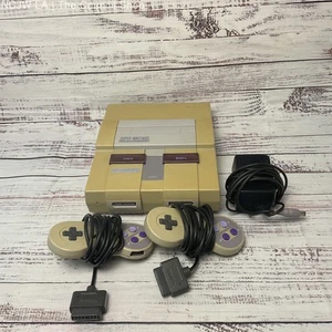 Nintendo Super Nintendo Entertainment System SNES 2 Controller Turns On Untested - Picture 1 of 9