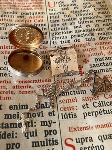 LOTE de EXORCISMO de Gabriele Amorth: impresionante con rosario de plata y símbolo de exorcista - Imagen 1 de 11
