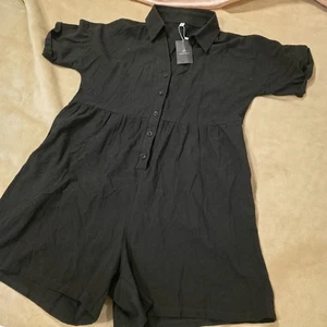 DEEP SELF Damen SM Strampler Shorts schwarz Leinen Viskose Kragen geknöpft Kurzarm - Bild 1 von 10