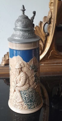 BOCCALE BIRRA con CACCIATORE in CERAMICA e PELTRO Germania Colonia Koln VINTAGE - Immagine 1 di 4