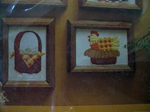 Nuevo en paquete De Colección Años 70 1979 Par FOTOS RETRO DE GALLINA Y HUEVOS Kits de Bordado de Crewel 5x7 - Imagen 1 de 1