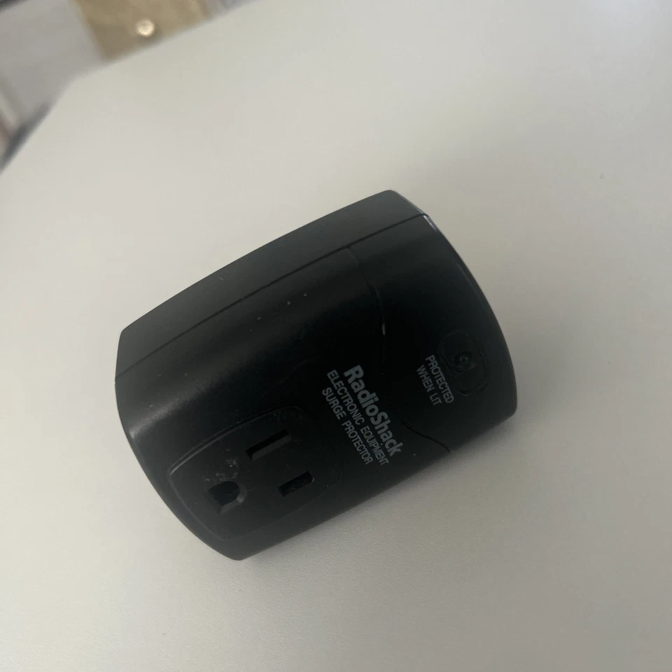 Radio Shack Surge Protector SINGLE OUTLET 61-2430 788 Joules Home Entertainment - Image 1 of 2