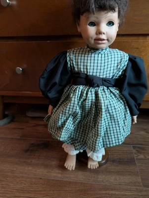 De colección Heidi Ott Faithful Friends Hispanic? Muñeca 18" con soporte  Foto 1 de 4