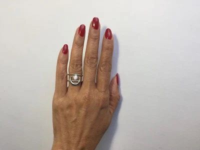 ANILLO PLATEADO PLATA ESTERLINA .925 CON LUNA CRECIENTE Y PIEDRA ÓPALO DE LABORATORIO J189 Foto 1 de 2