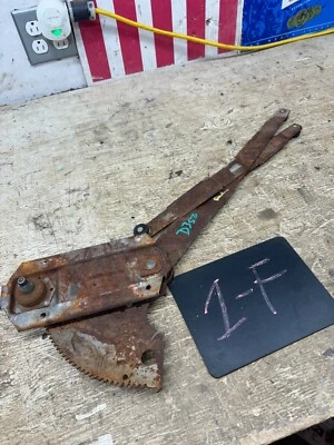 1981-1993 DODGE D100 D150 RAMCHARGER D250 W150 MANUAL WINDOW REGULATOR RIGHT PAS - Image 1 of 4